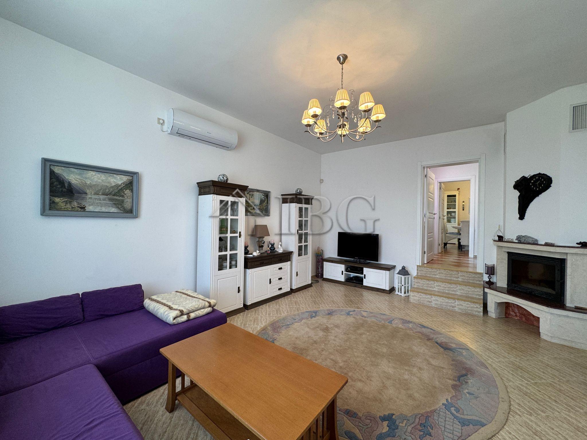 Spacious Two-Storey House in the Center of Kosharitsa - 6 km from the Sea — photo 7 of 25