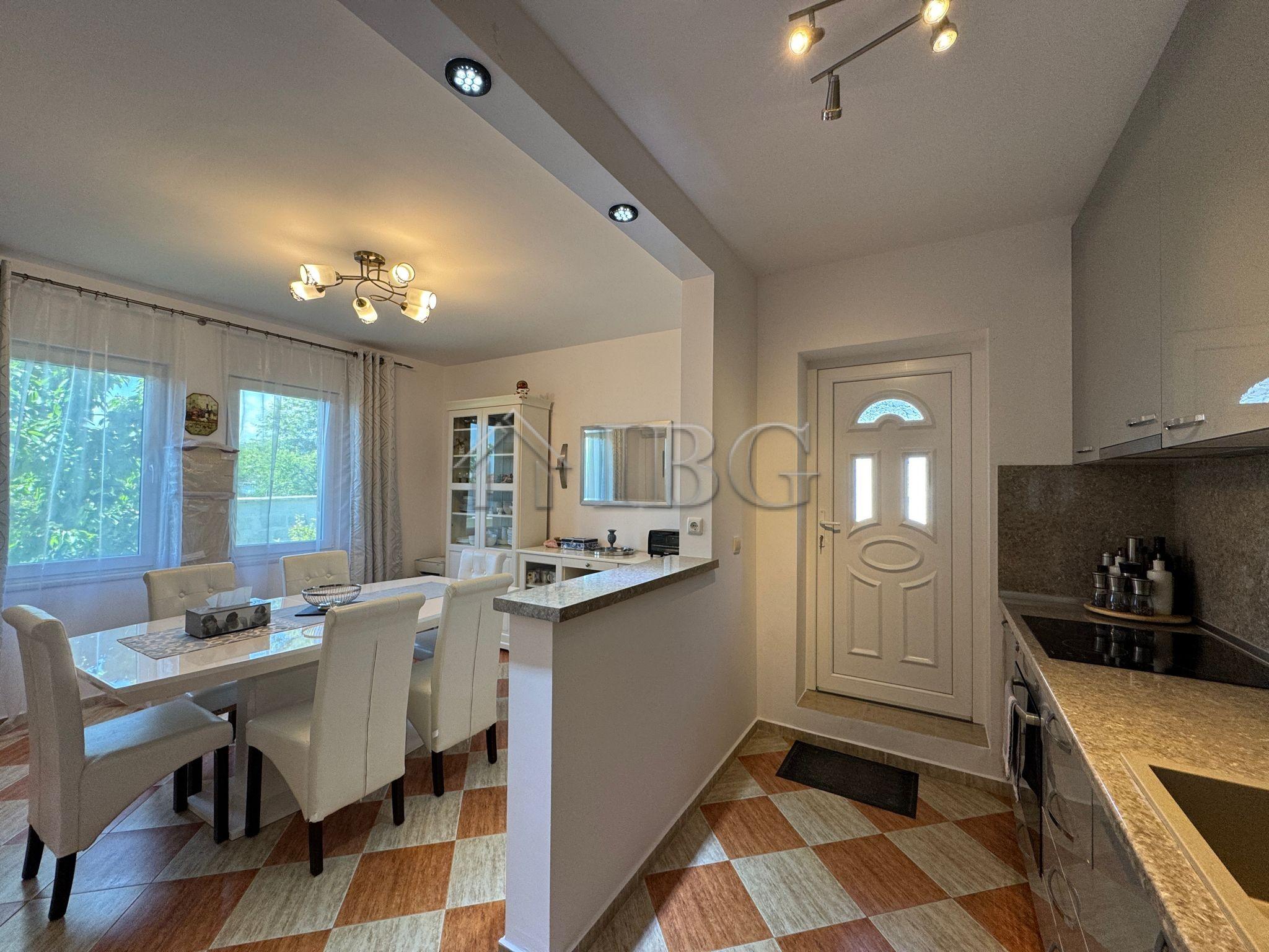 Spacious Two-Storey House in the Center of Kosharitsa - 6 km from the Sea — photo 13 of 25