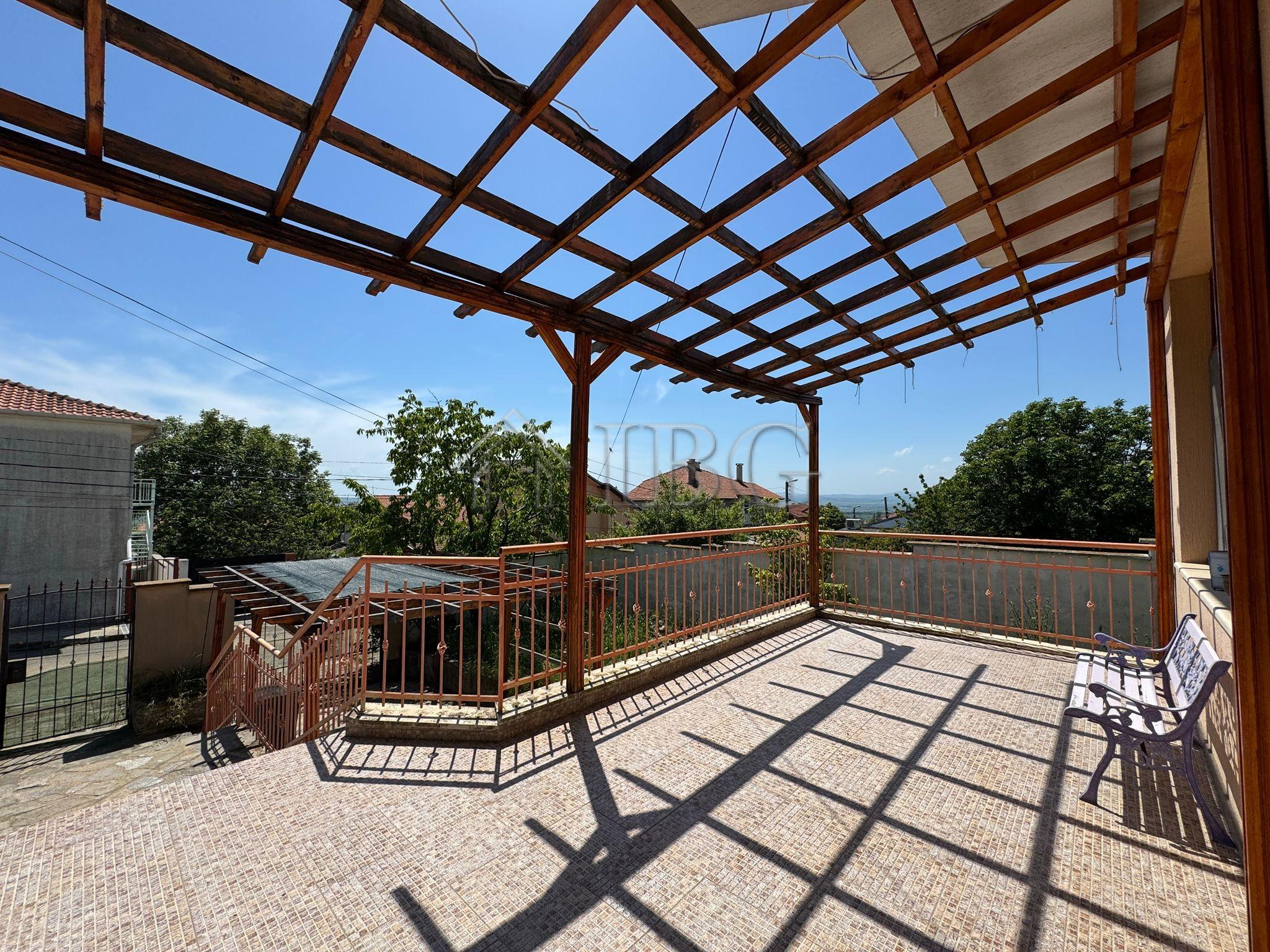 Spacious Two-Storey House in the Center of Kosharitsa - 6 km from the Sea — photo 3