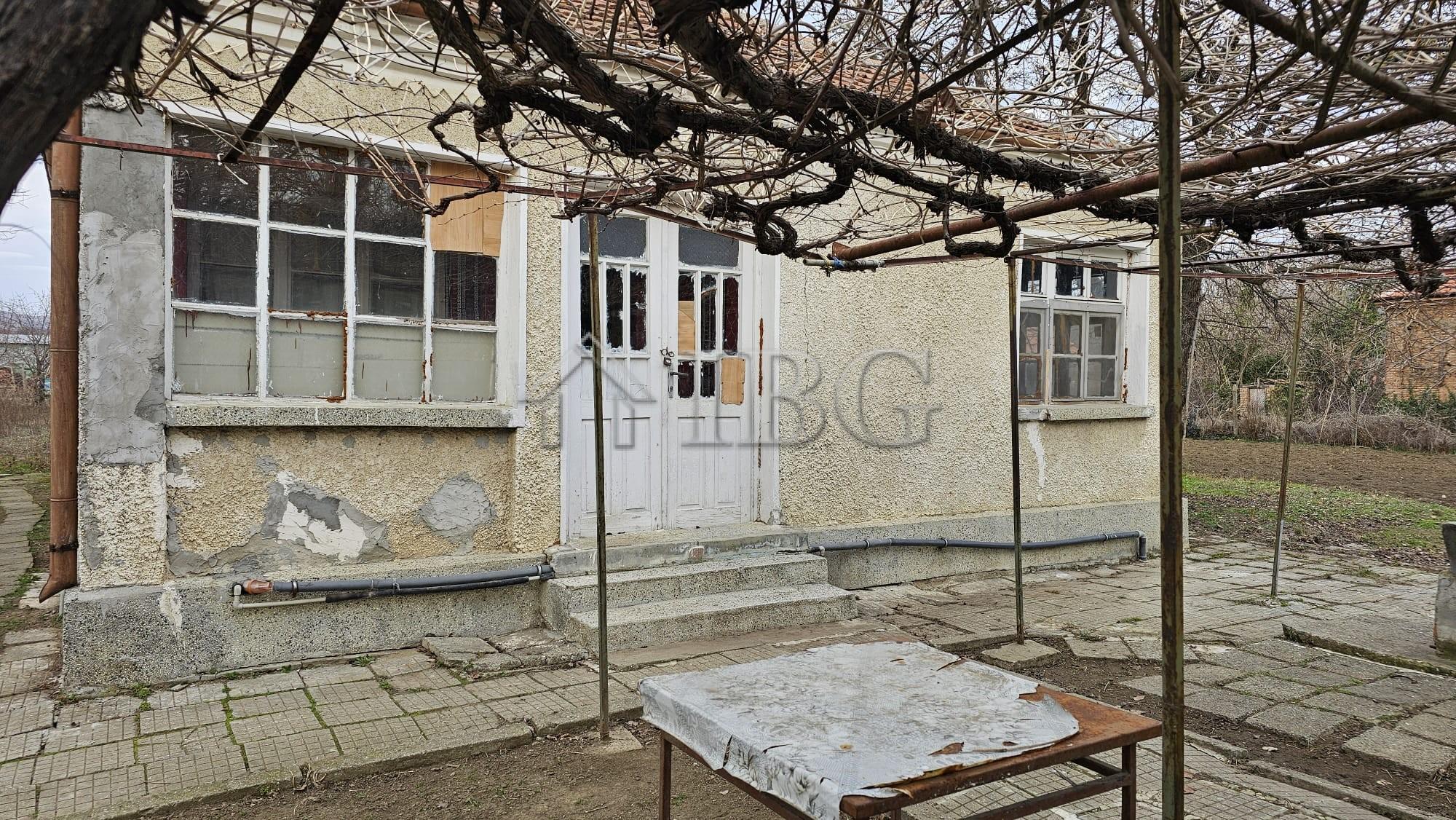 House with Large Plot of land in Gyulyovtsa Village, Burgas Region — Burgas