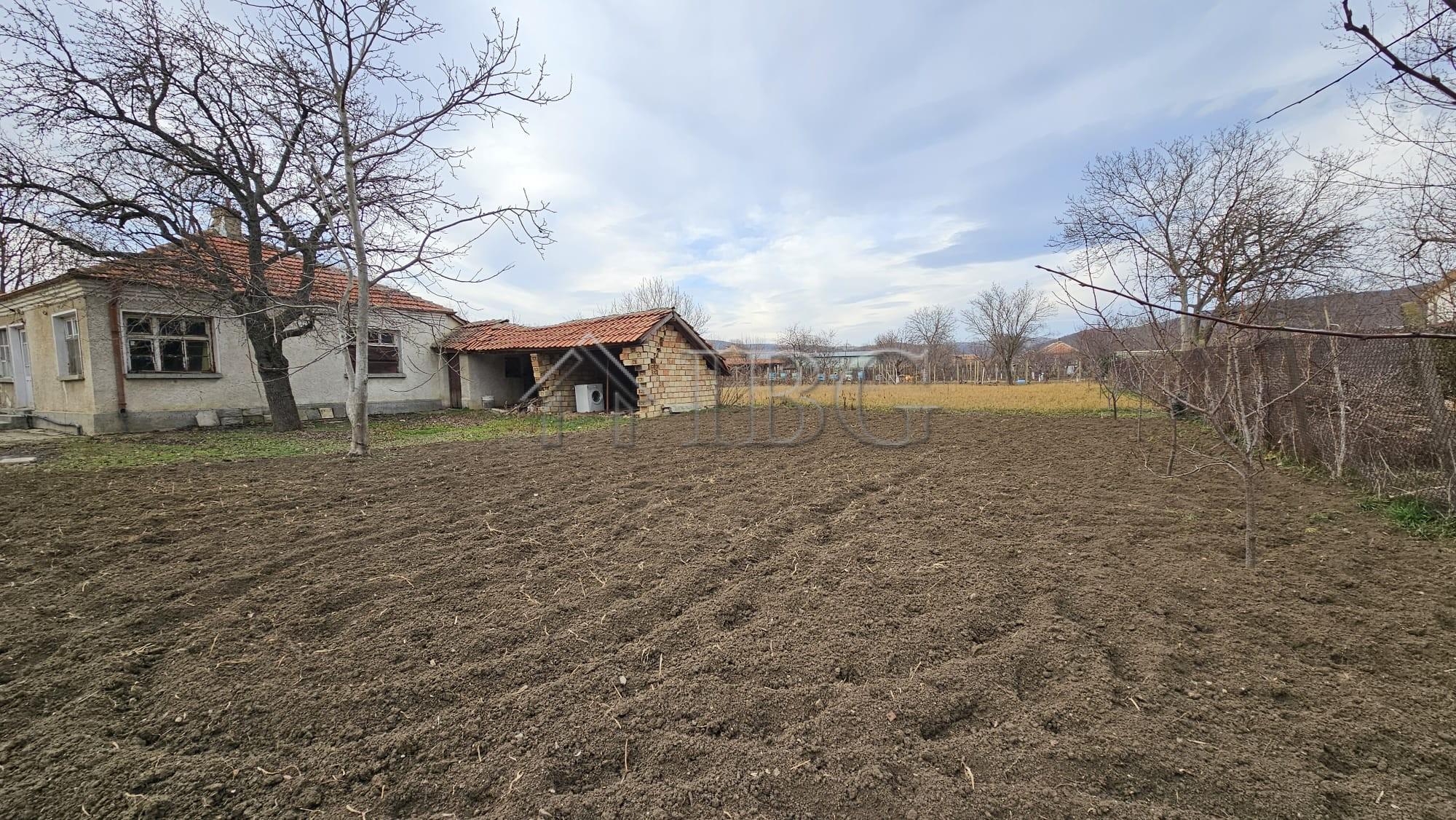 House with Large Plot of land in Gyulyovtsa Village, Burgas Region — photo 5