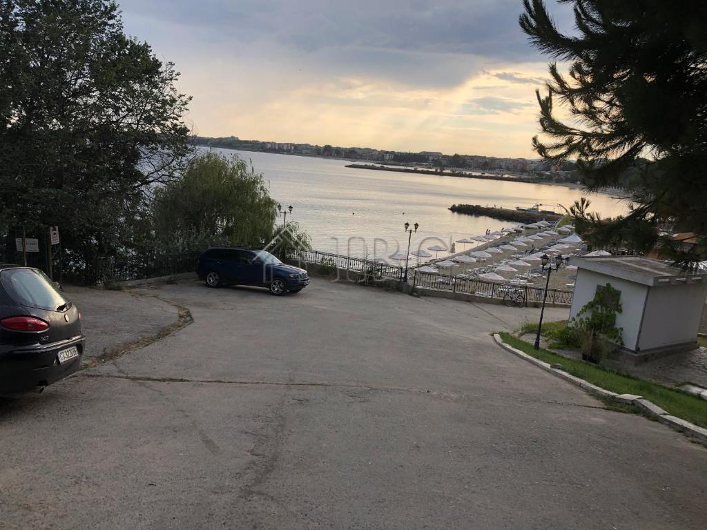 Spacious 2-Bedroom Apartment with Direct Beach Access Rich 1, Nessebar — photo 20 of 22