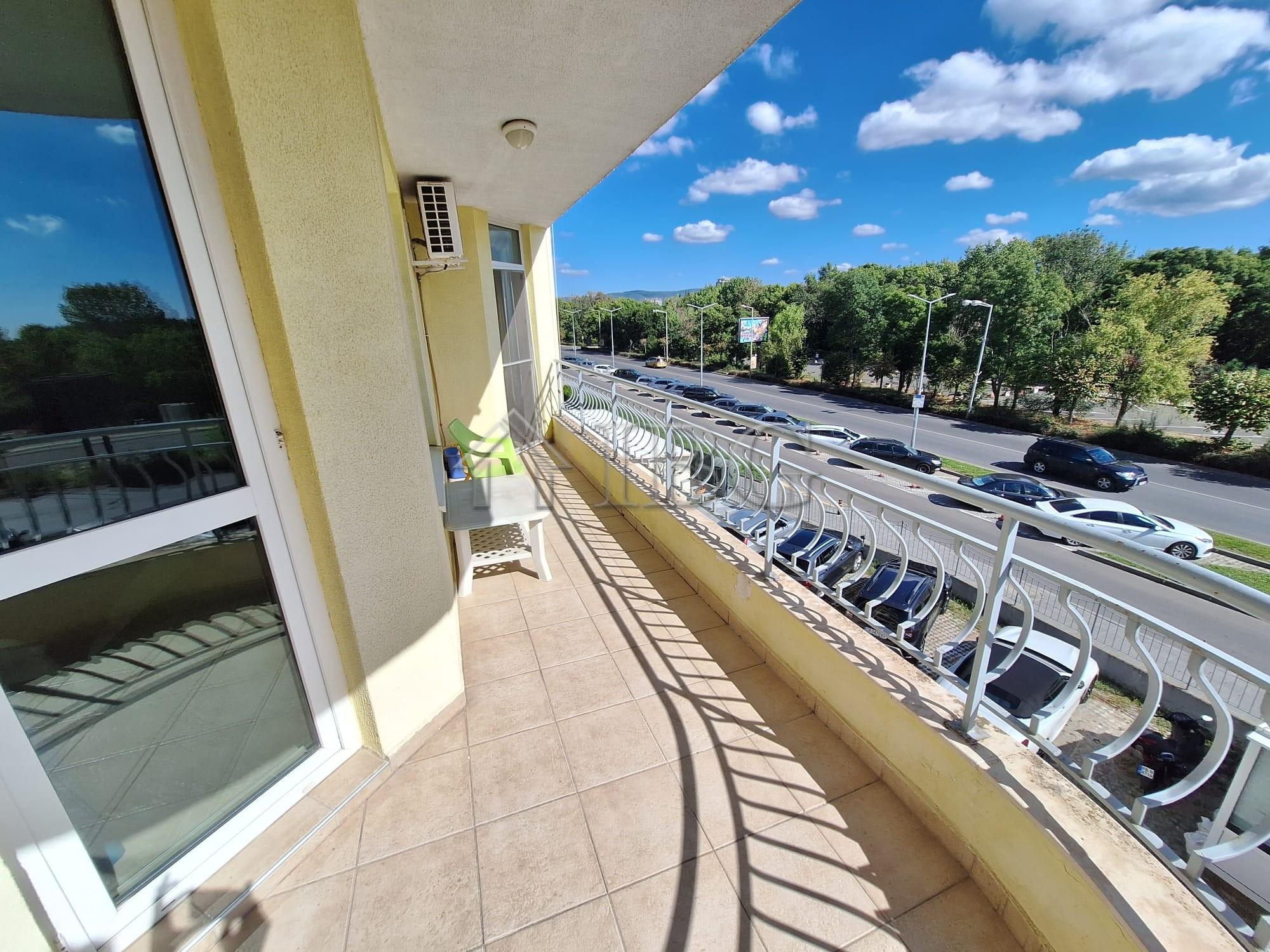 Spacious 2-Bedroom Apartment with Pool View - complex Breeze, Sunny Beach — photo 7 of 25