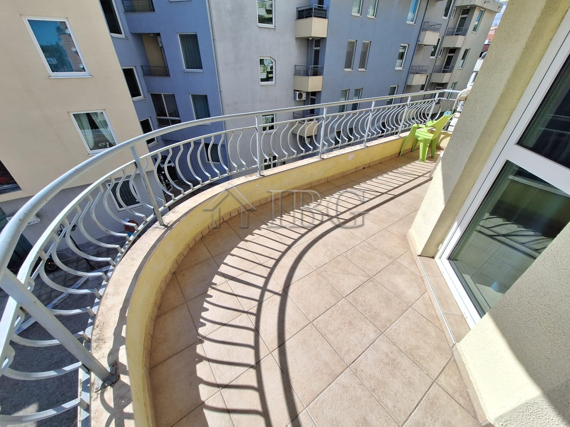 Spacious 2-Bedroom Apartment with Pool View - complex Breeze, Sunny Beach — photo 8 of 25