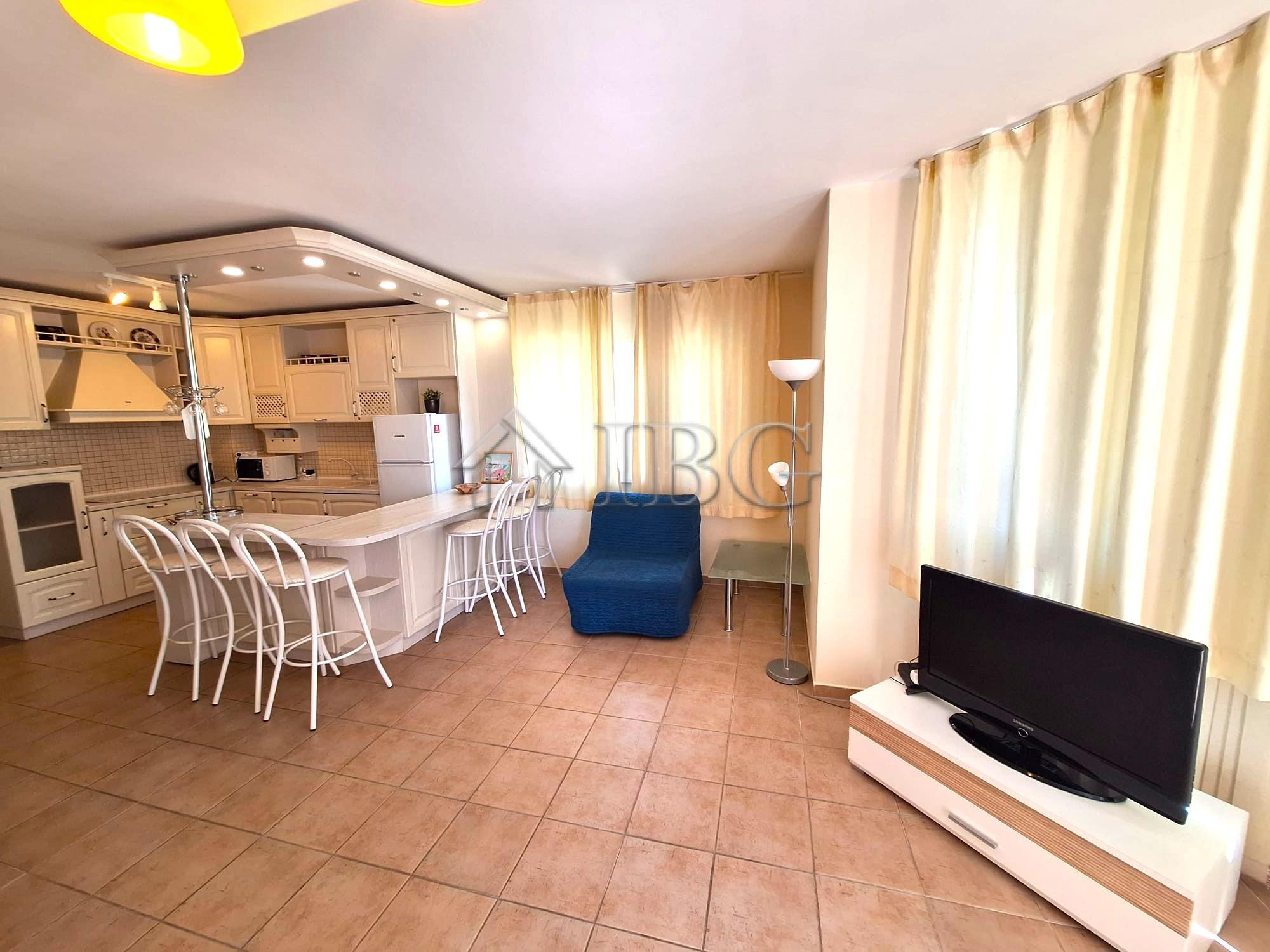 Spacious 2-Bedroom Apartment with Pool View - complex Breeze, Sunny Beach — main photo