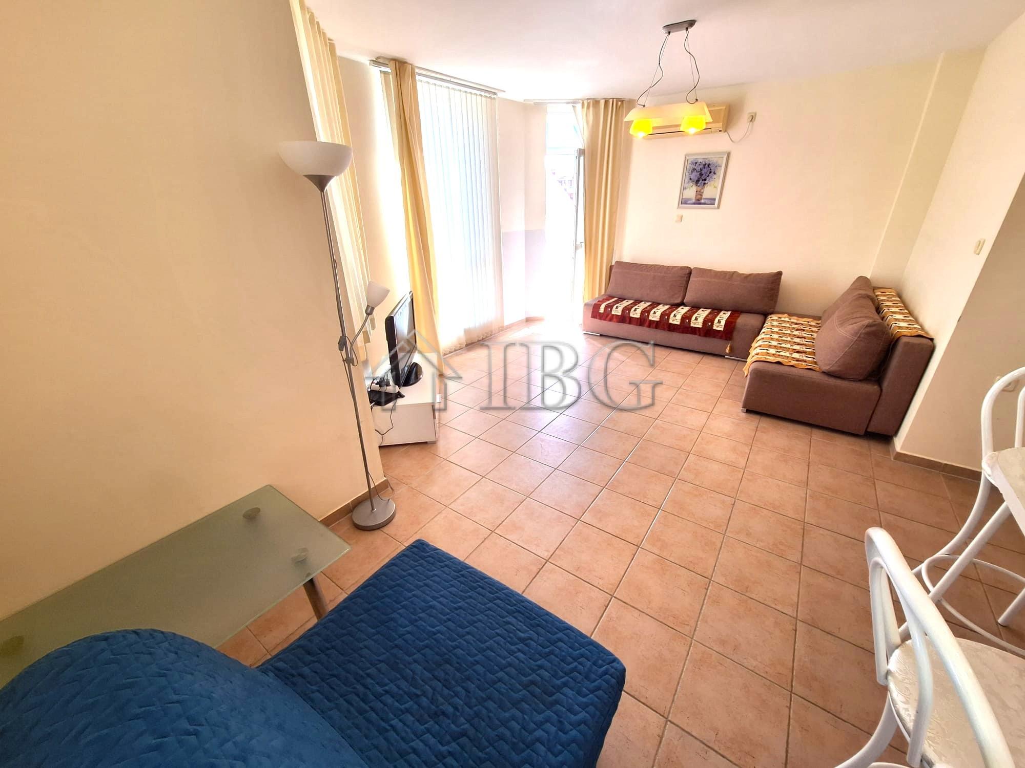 Spacious 2-Bedroom Apartment with Pool View - complex Breeze, Sunny Beach — photo 10 of 25