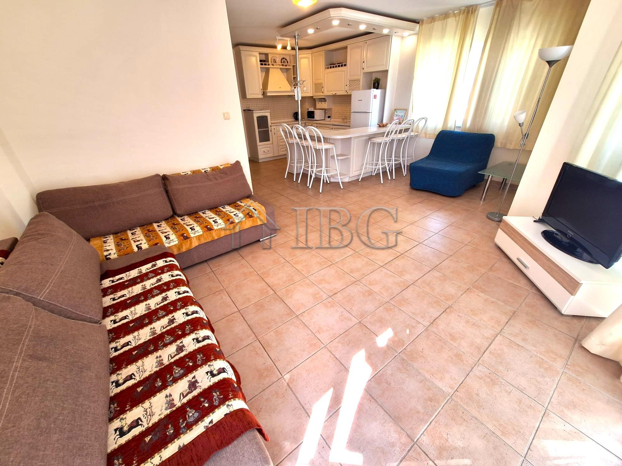 Spacious 2-Bedroom Apartment with Pool View - complex Breeze, Sunny Beach — photo 11 of 25