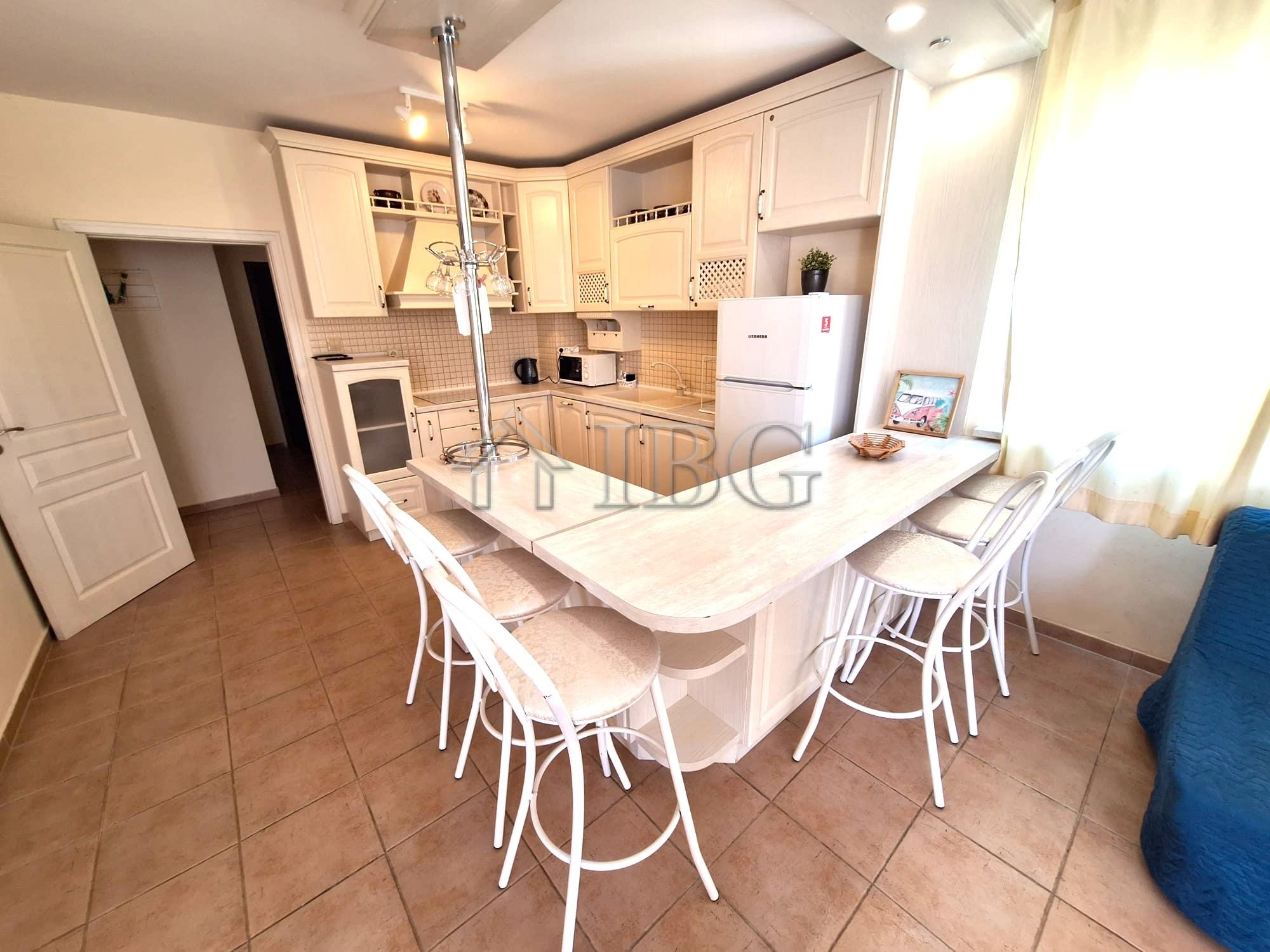 Spacious 2-Bedroom Apartment with Pool View - complex Breeze, Sunny Beach — photo 12 of 25