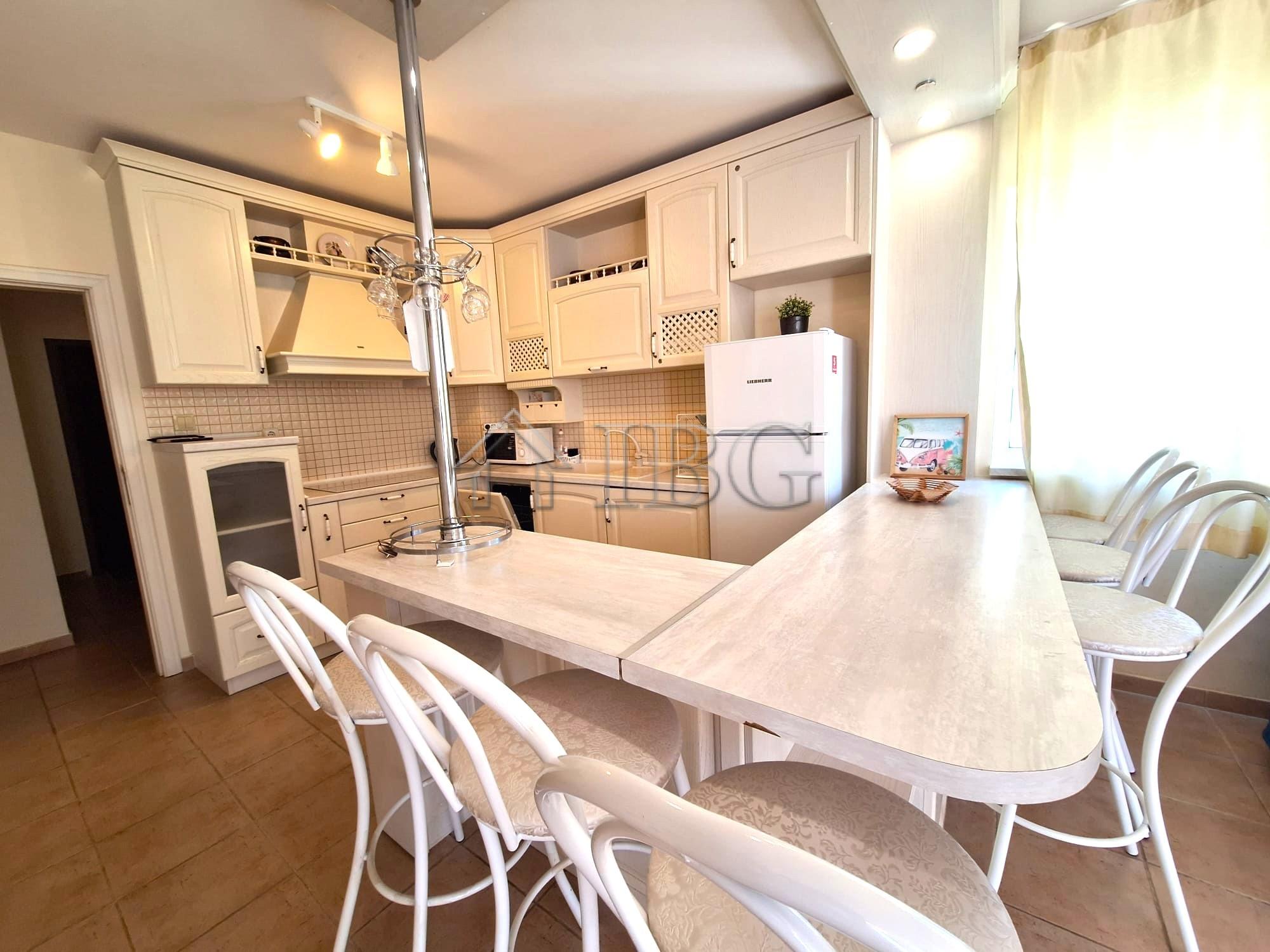 Spacious 2-Bedroom Apartment with Pool View - complex Breeze, Sunny Beach — photo 15 of 25