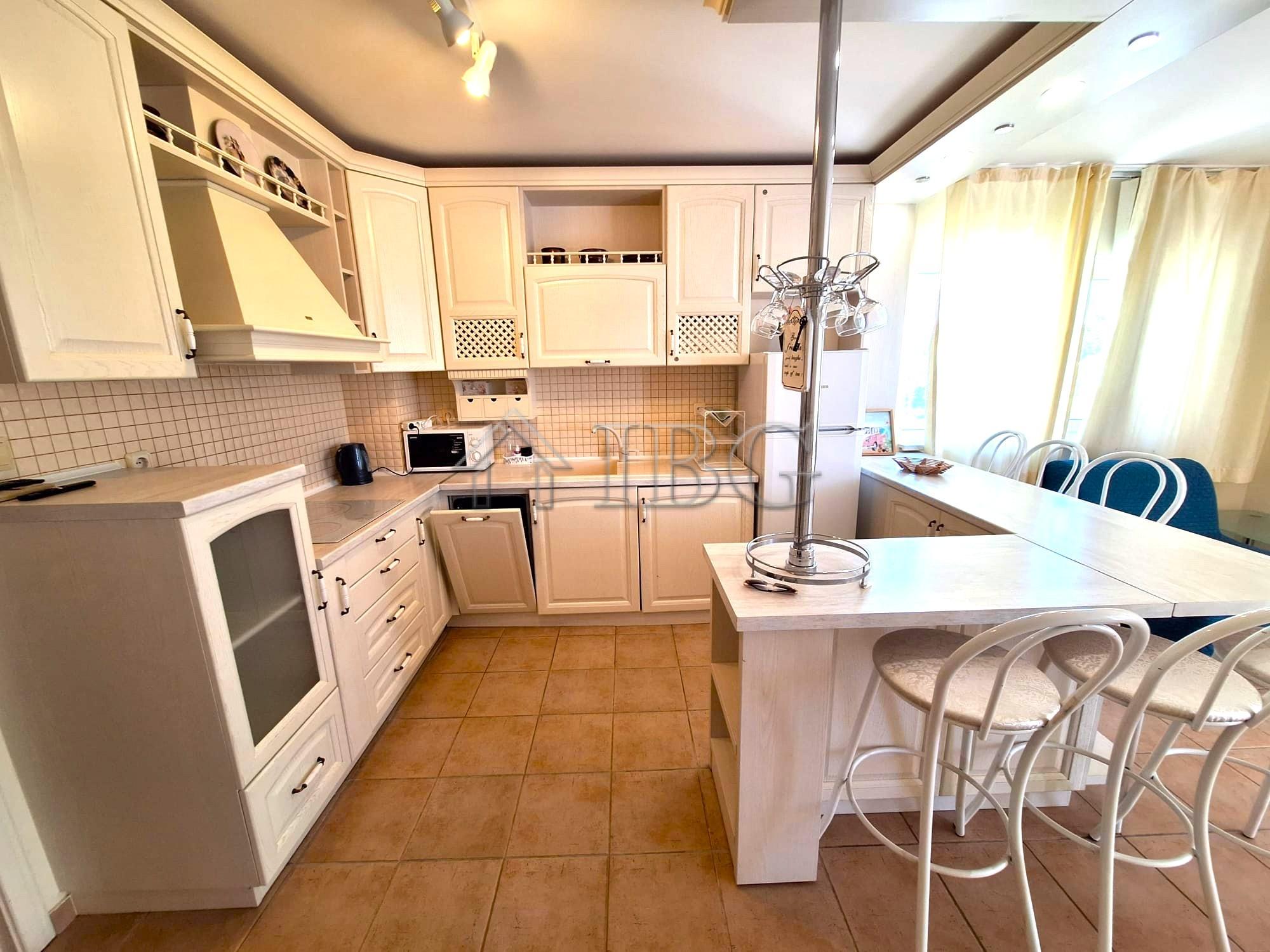 Spacious 2-Bedroom Apartment with Pool View - complex Breeze, Sunny Beach — photo 16 of 25