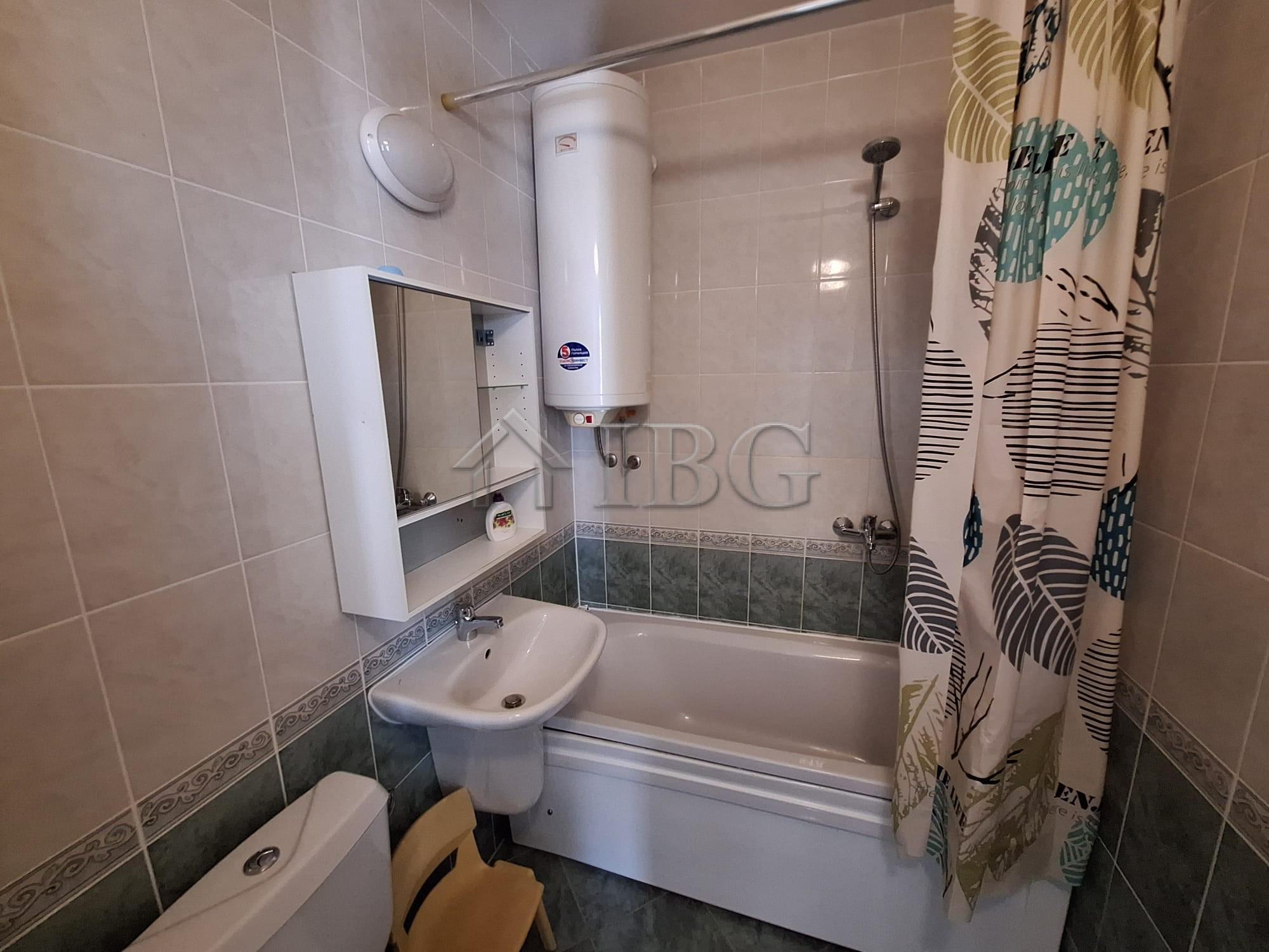 Spacious 2-Bedroom Apartment with Pool View - complex Breeze, Sunny Beach — photo 20 of 25