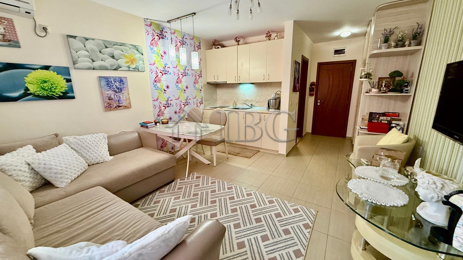 Spacious 2-Bedroom Apartment with Direct Beach Access Rich 1, Nessebar — photo 9 of 22
