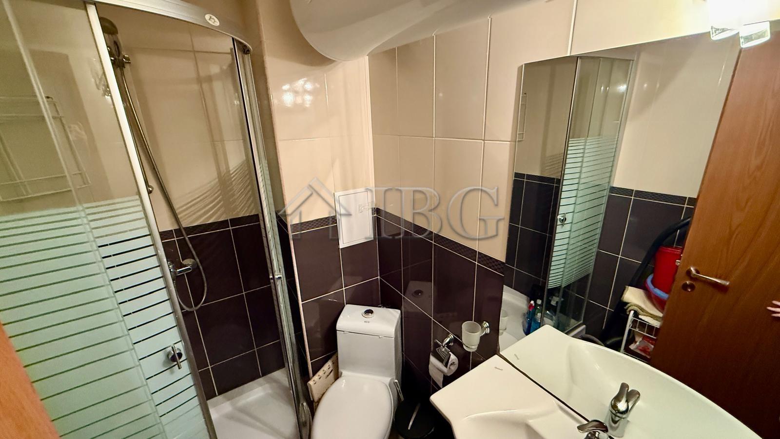 Spacious 2-Bedroom Apartment with Direct Beach Access Rich 1, Nessebar — photo 11 of 22