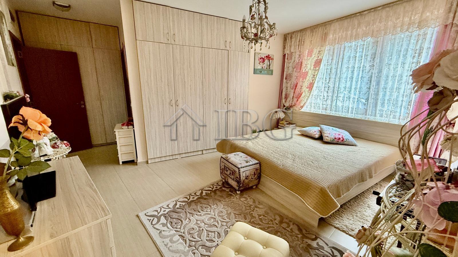 Spacious 2-Bedroom Apartment with Direct Beach Access Rich 1, Nessebar — photo 13 of 22