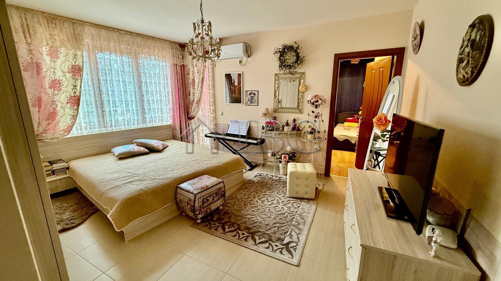 Spacious 2-Bedroom Apartment with Direct Beach Access Rich 1, Nessebar — photo 14 of 22