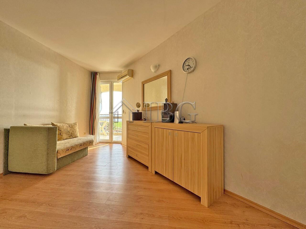 One-Bedroom Apartment with Sea View in Rutland Beach, Ravda — photo 10 of 20