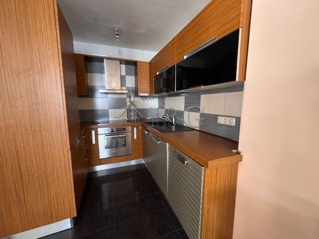 Spacious 1-Bedroom Apartment Vazrazhdane District, Burgas — photo 9 of 19