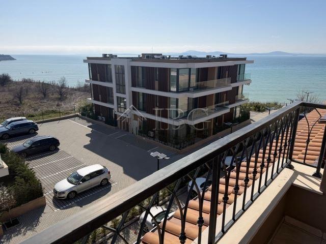 Luxury 1-Bedroom Apartment with Panoramic Sea View Sarafovo — photo 14 of 22