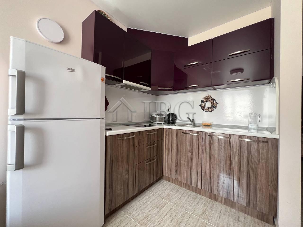 Spacious 1-Bedroom Apartment with Pool View St. Sofia, Sunny Beach 500 m to the Beach — photo 4 of 14