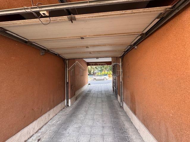 Spacious 1-Bedroom Apartment Vazrazhdane District, Burgas — photo 18 of 19