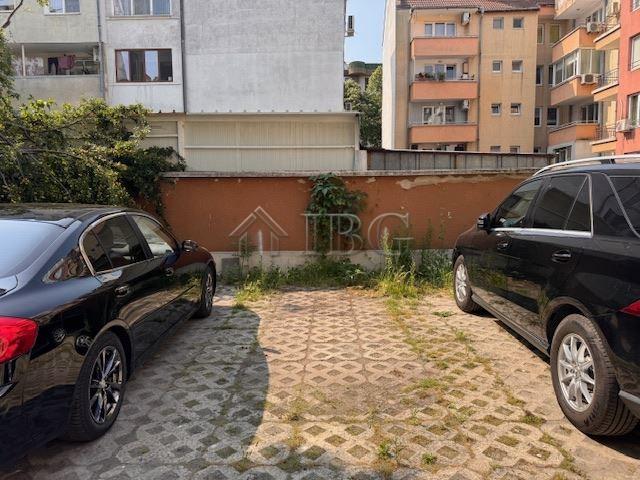 Spacious 1-Bedroom Apartment Vazrazhdane District, Burgas — photo 19 of 19