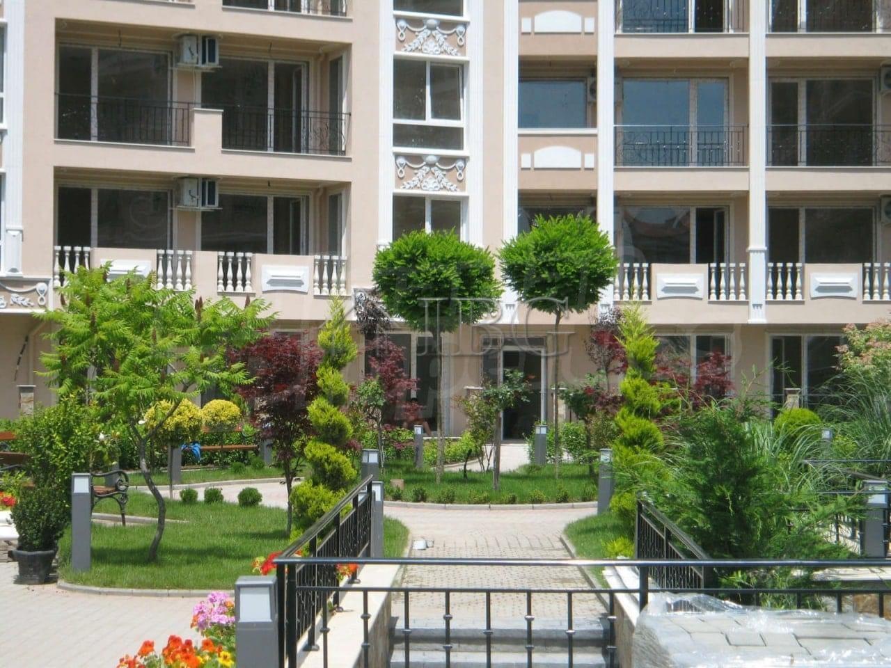Bright studio with balcony in Melia Resort 6, Nessebar, 5 min to the beach — photo 2