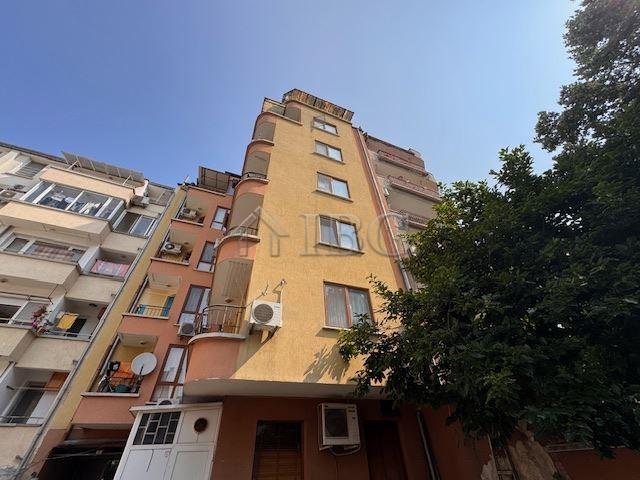 Spacious 1-Bedroom Apartment Vazrazhdane District, Burgas — main photo