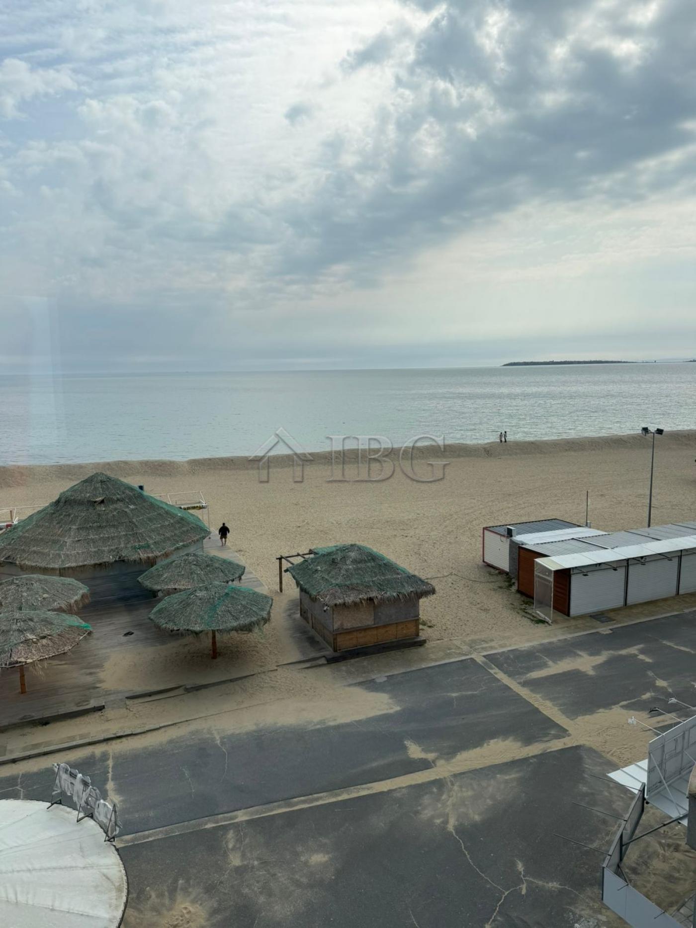 Absolute First Line - On the Sand 1-Bedroom Apartment in Building Summer, Sunny Beach — Sunny Beach
