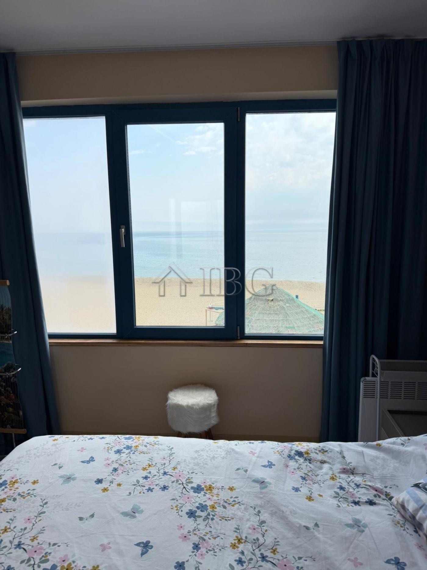 Absolute First Line - On the Sand 1-Bedroom Apartment in Building Summer, Sunny Beach — photo 15 of 19