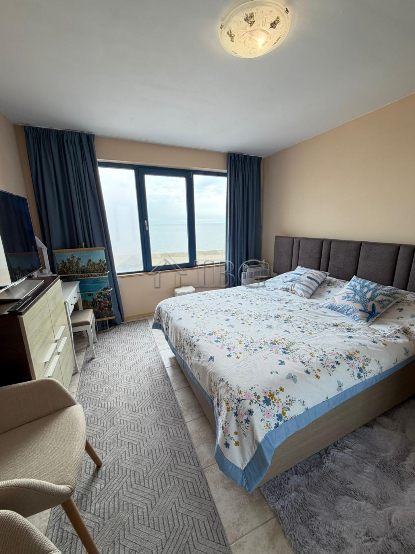 Absolute First Line - On the Sand 1-Bedroom Apartment in Building Summer, Sunny Beach — photo 14 of 19