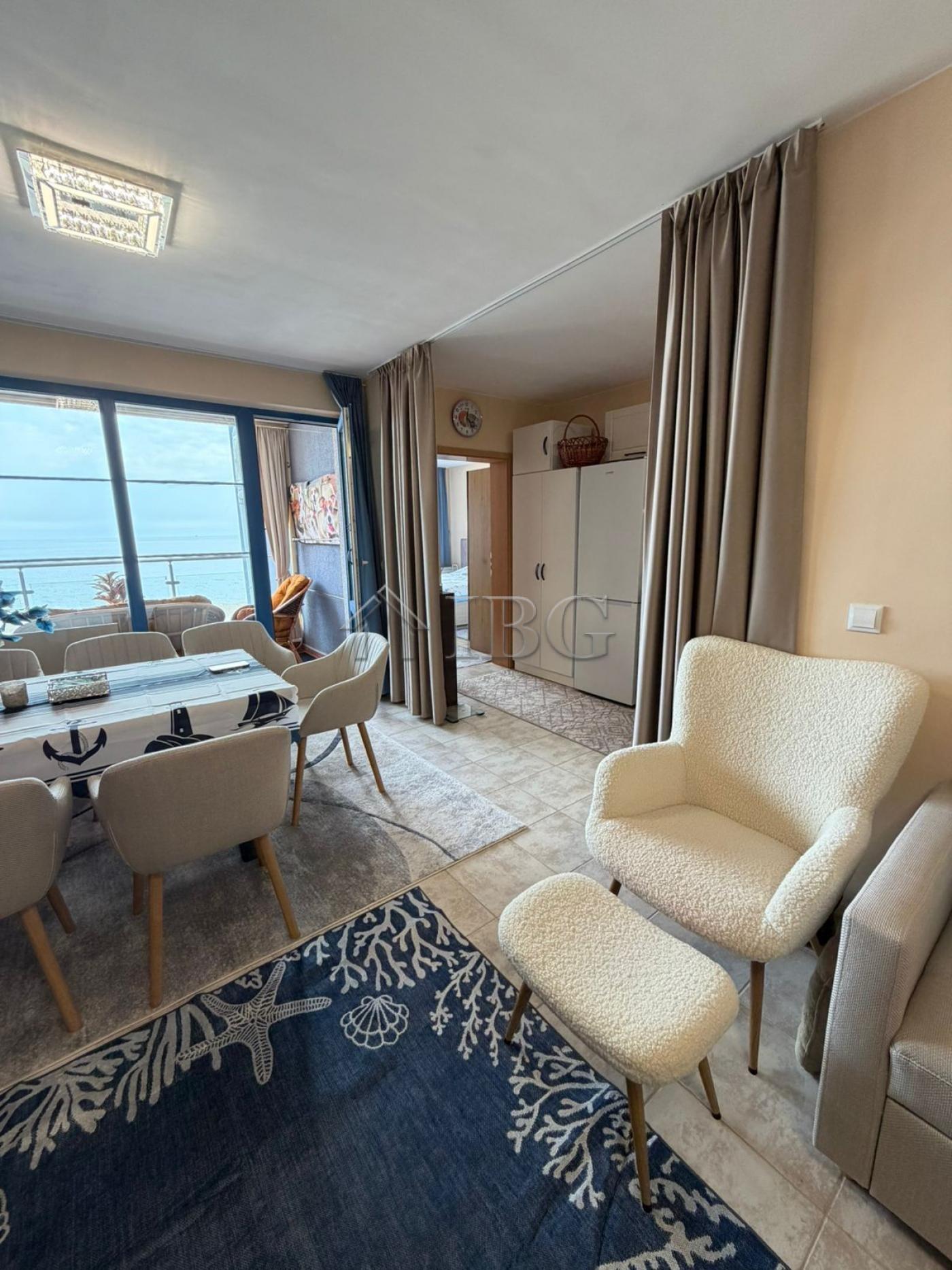 Absolute First Line - On the Sand 1-Bedroom Apartment in Building Summer, Sunny Beach — photo 4