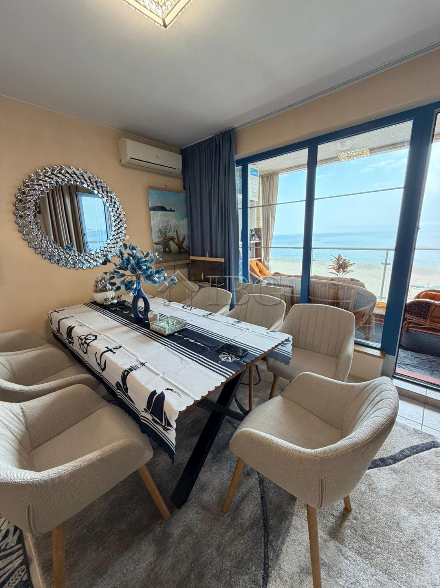 Absolute First Line - On the Sand 1-Bedroom Apartment in Building Summer, Sunny Beach — photo 6