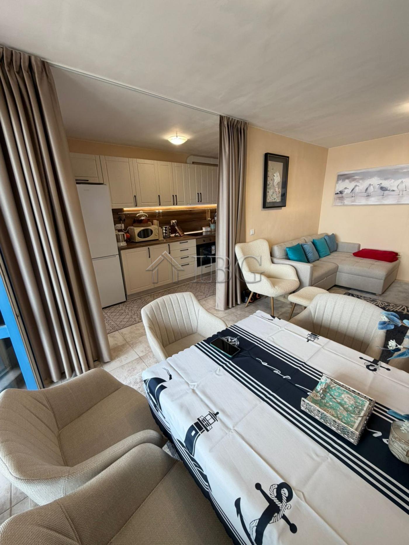 Absolute First Line - On the Sand 1-Bedroom Apartment in Building Summer, Sunny Beach — photo 7 of 19