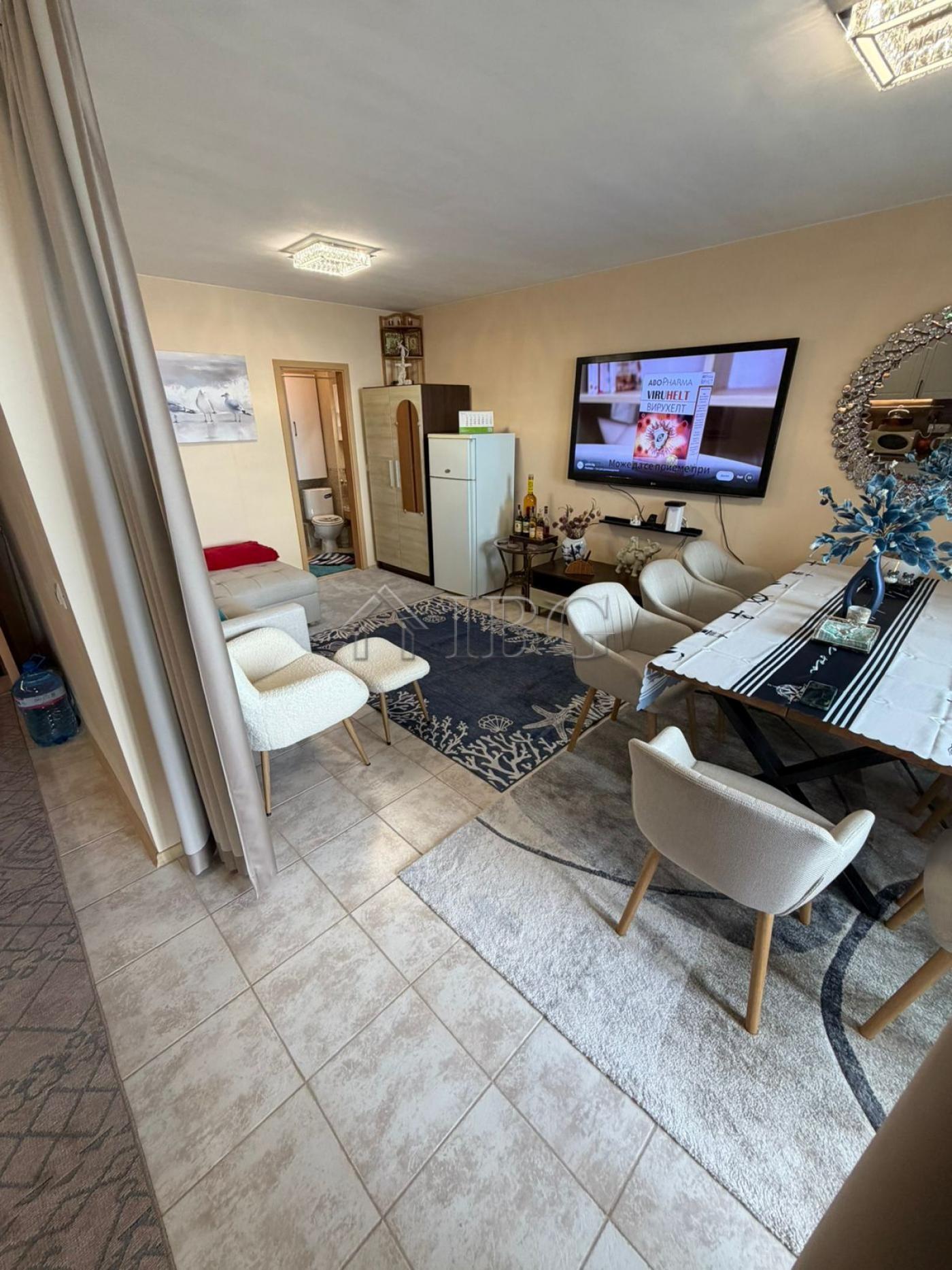 Absolute First Line - On the Sand 1-Bedroom Apartment in Building Summer, Sunny Beach — photo 10 of 19