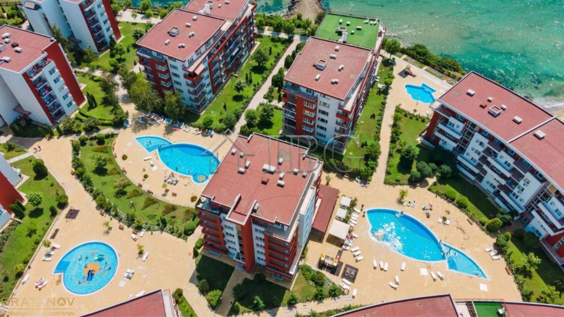 Spacious 2-Bedroom Apartment Marina View Fort Beach, Sveti Vlas — Sveti Vlas