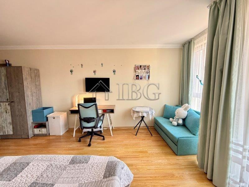 Bright studio with balcony in Melia Resort 6, Nessebar, 5 min to the beach — photo 8 of 16