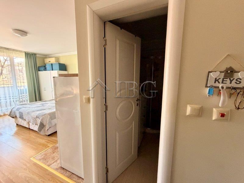 Bright studio with balcony in Melia Resort 6, Nessebar, 5 min to the beach — photo 14 of 16