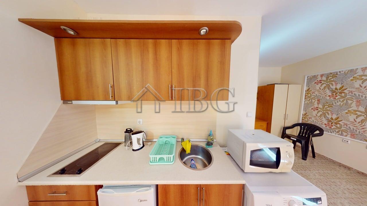 Studio with balcony and exit to the green yard in Royal Dreams, Sunny Beach — photo 7 of 13