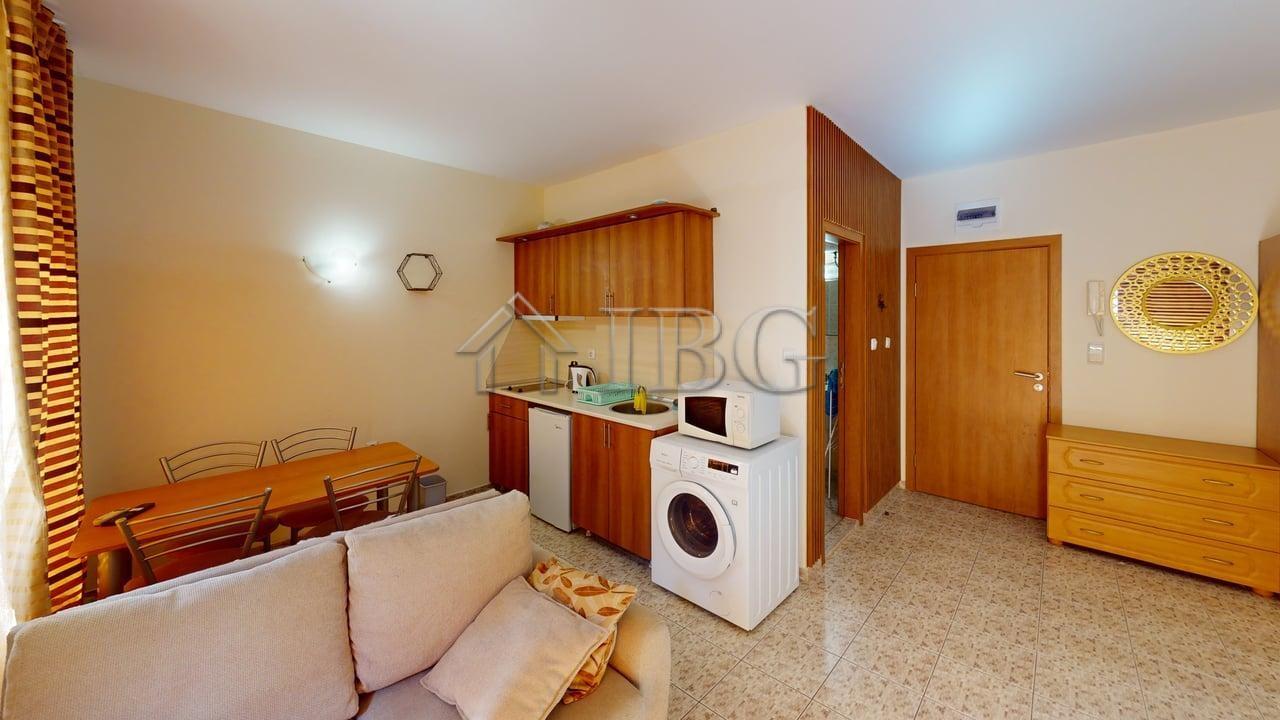 Studio with balcony and exit to the green yard in Royal Dreams, Sunny Beach — photo 3