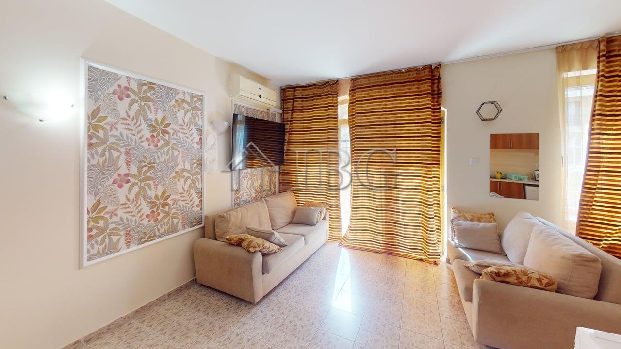 Studio with balcony and exit to the green yard in Royal Dreams, Sunny Beach — photo 11 of 13