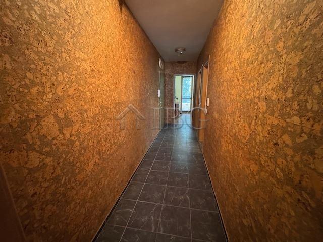 Spacious 1-Bedroom Apartment Vazrazhdane District, Burgas — photo 17 of 19