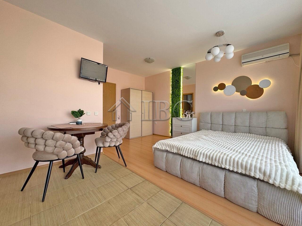 Excellent Studio Apartment with Balcony in Diamond Bay, Sunny Beach — photo 7 of 9