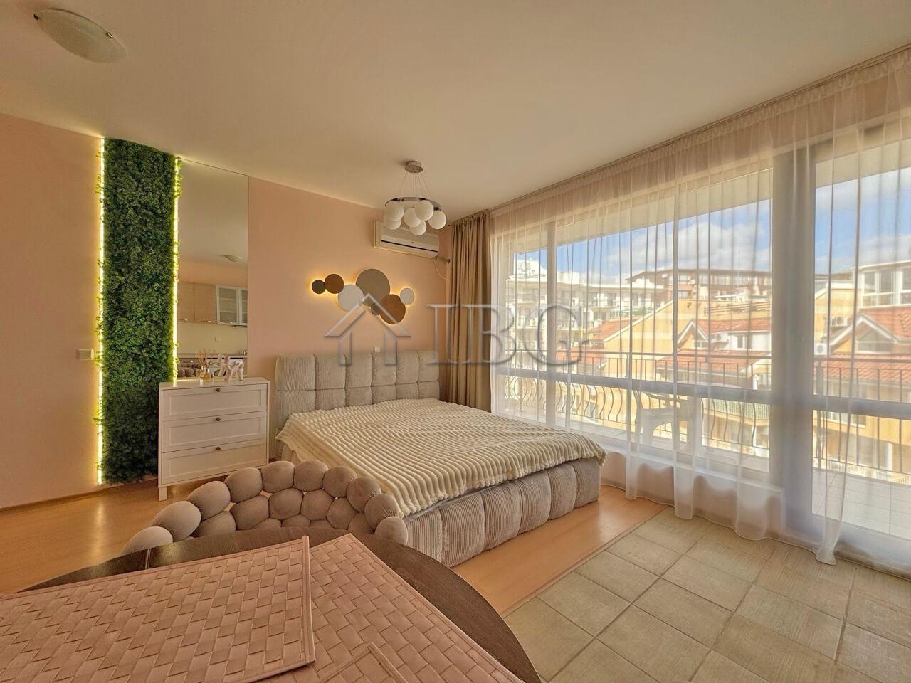 Excellent Studio Apartment with Balcony in Diamond Bay, Sunny Beach — Sunny Beach