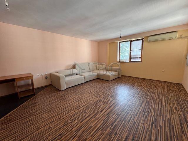 Spacious 1-Bedroom Apartment Vazrazhdane District, Burgas — photo 7 of 19