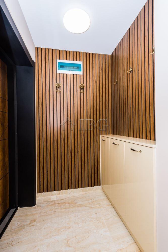 Luxury 1-Bedroom Apartment with Garage Lazur District, Burgas — photo 8 of 14