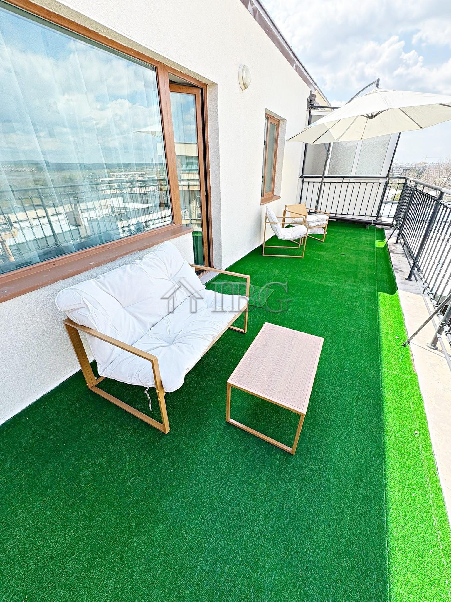 1-Bedroom Apartment with Brand new furniture and big balcony with Pool view in Amadeus 5, Sunny Beach Low Maintenance Fee — photo 11 of 24