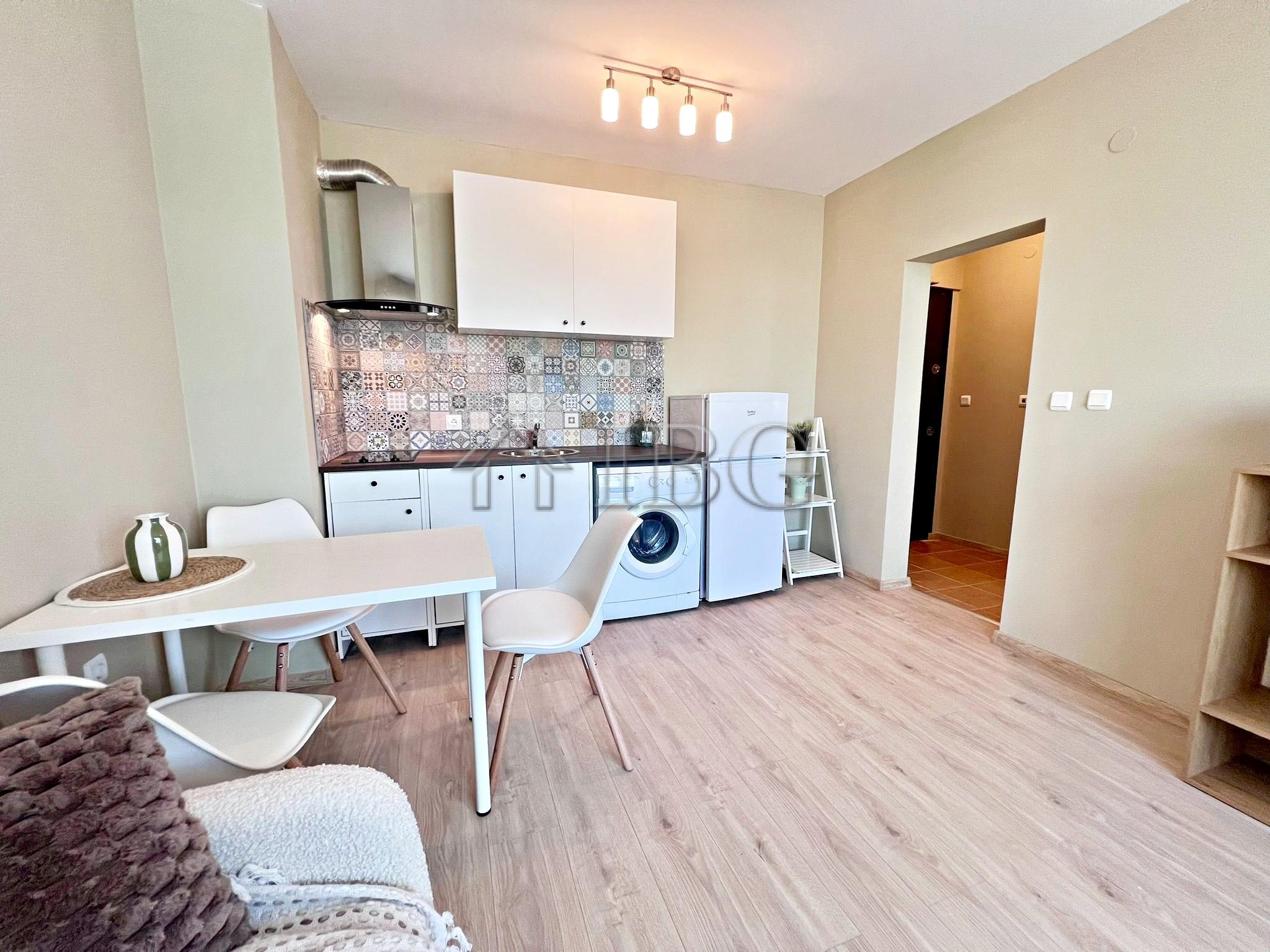1-Bedroom Apartment with Brand new furniture and big balcony with Pool view in Amadeus 5, Sunny Beach Low Maintenance Fee — photo 13 of 24