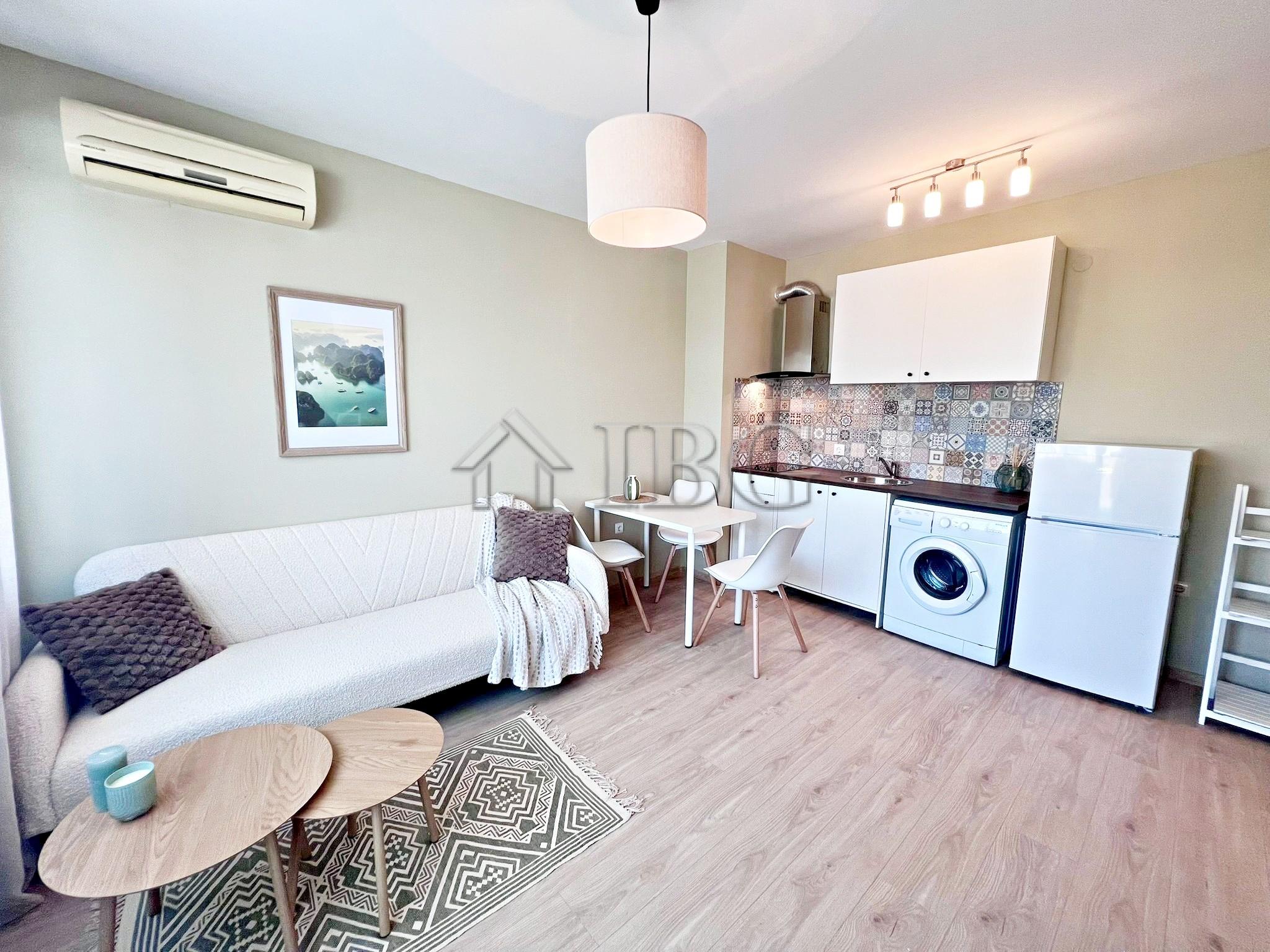 1-Bedroom Apartment with Brand new furniture and big balcony with Pool view in Amadeus 5, Sunny Beach Low Maintenance Fee — photo 10 of 24
