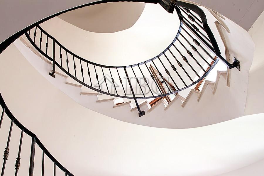 Stylish Renovated Sea View Maisonette — photo 10 of 25