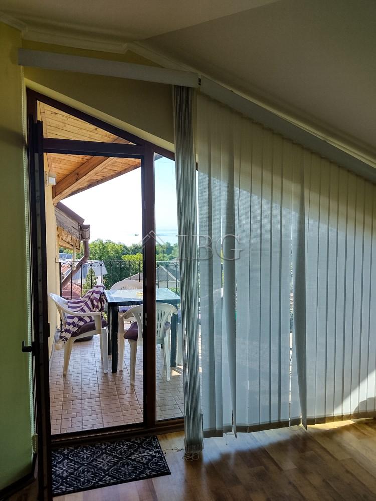 Stylish Renovated Sea View Maisonette — photo 24 of 25